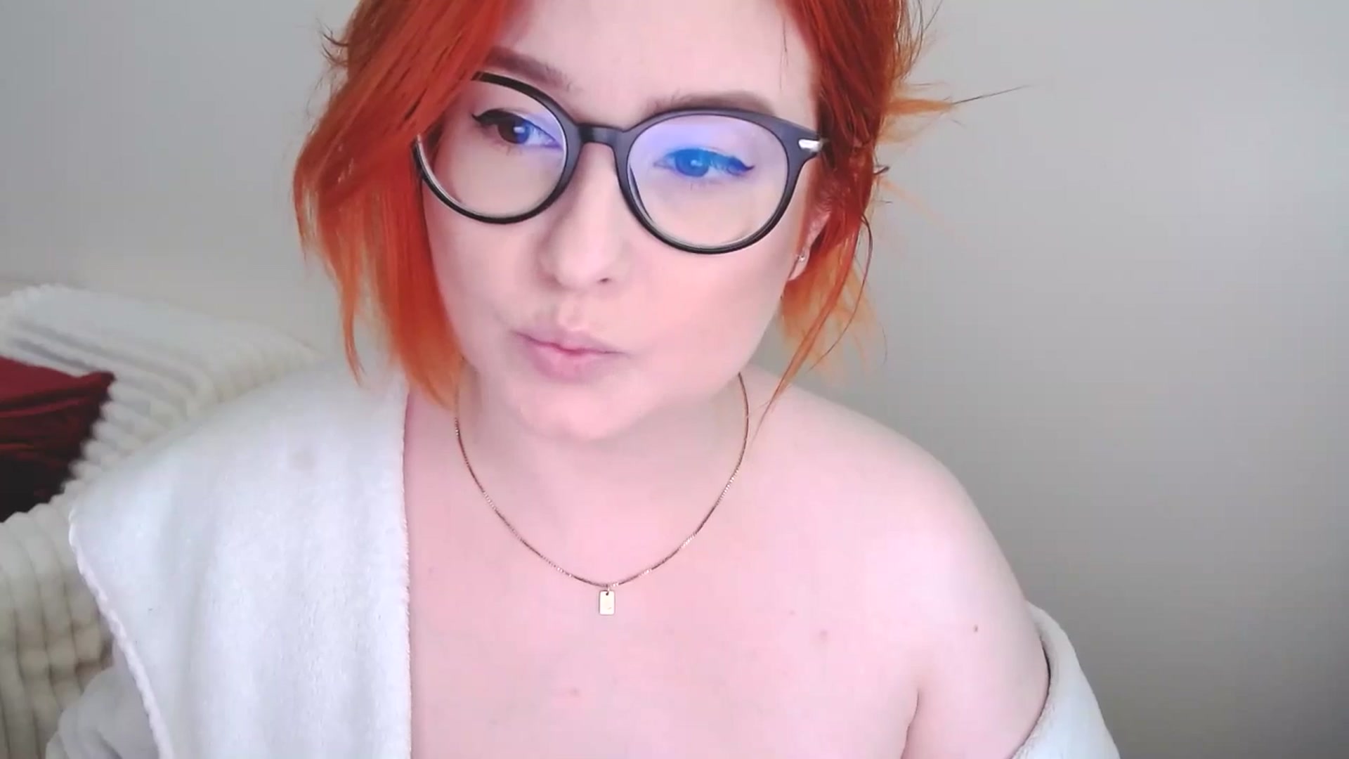 Gallery image thumbnail from EvaStar19's myfreecams stream on, 04/27/2025, 11:49 image 15 of 20