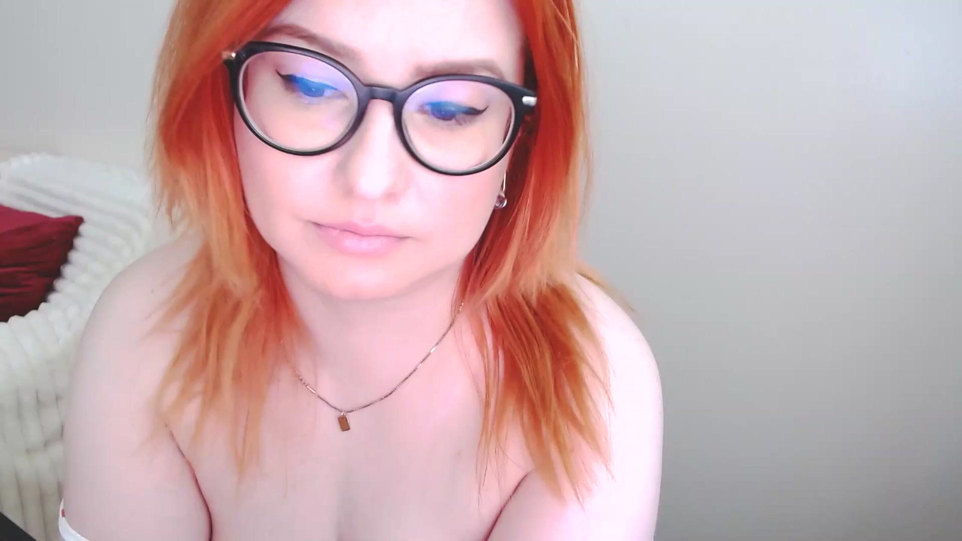 Gallery image thumbnail from EvaStar19's myfreecams stream on, 05/01/2025, 13:15 image 1 of 20