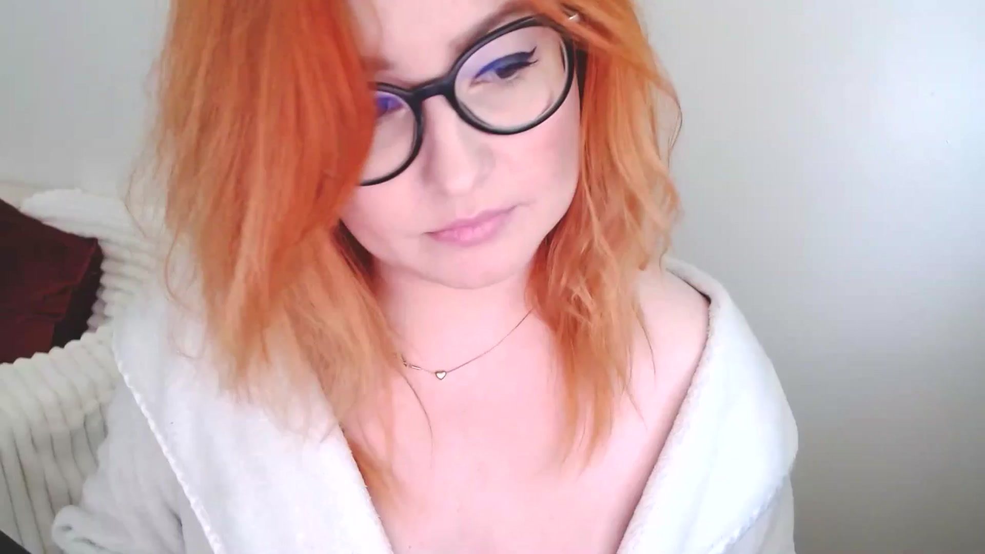 Gallery image thumbnail from EvaStar19's myfreecams stream on, 10/19/2025, 12:40 image 19 of 20