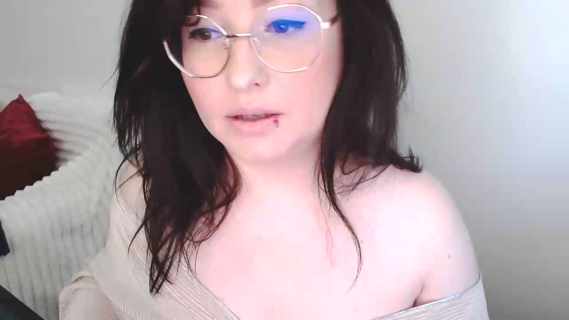 Gallery image thumbnail from EvaStar19's myfreecams stream on, 06/25/2026, 07:03 image 7 of 20
