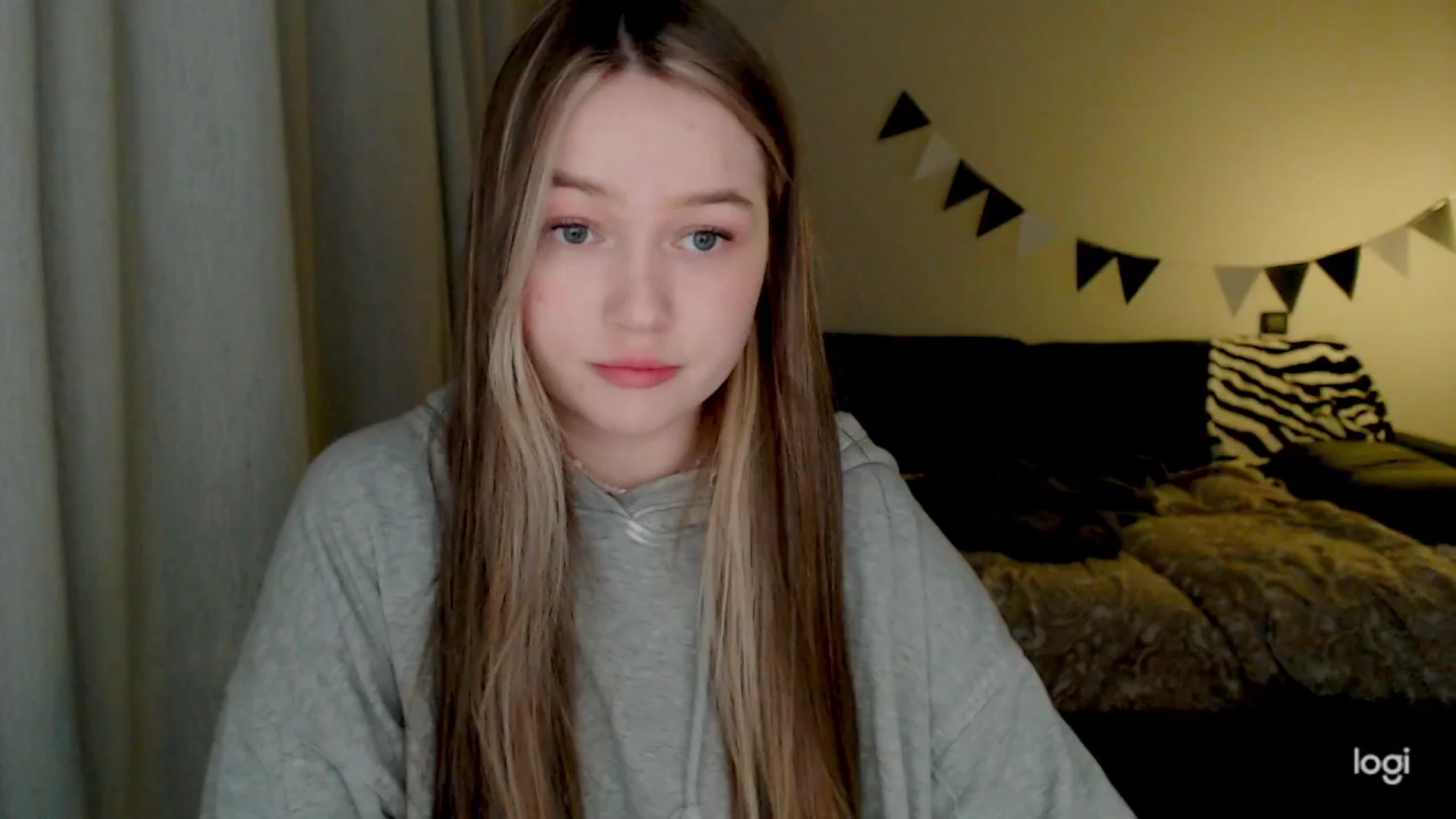 Gallery image thumbnail from EvaSweetKiss's myfreecams stream on, 03/29/2025, 18:10 image 3 of 20