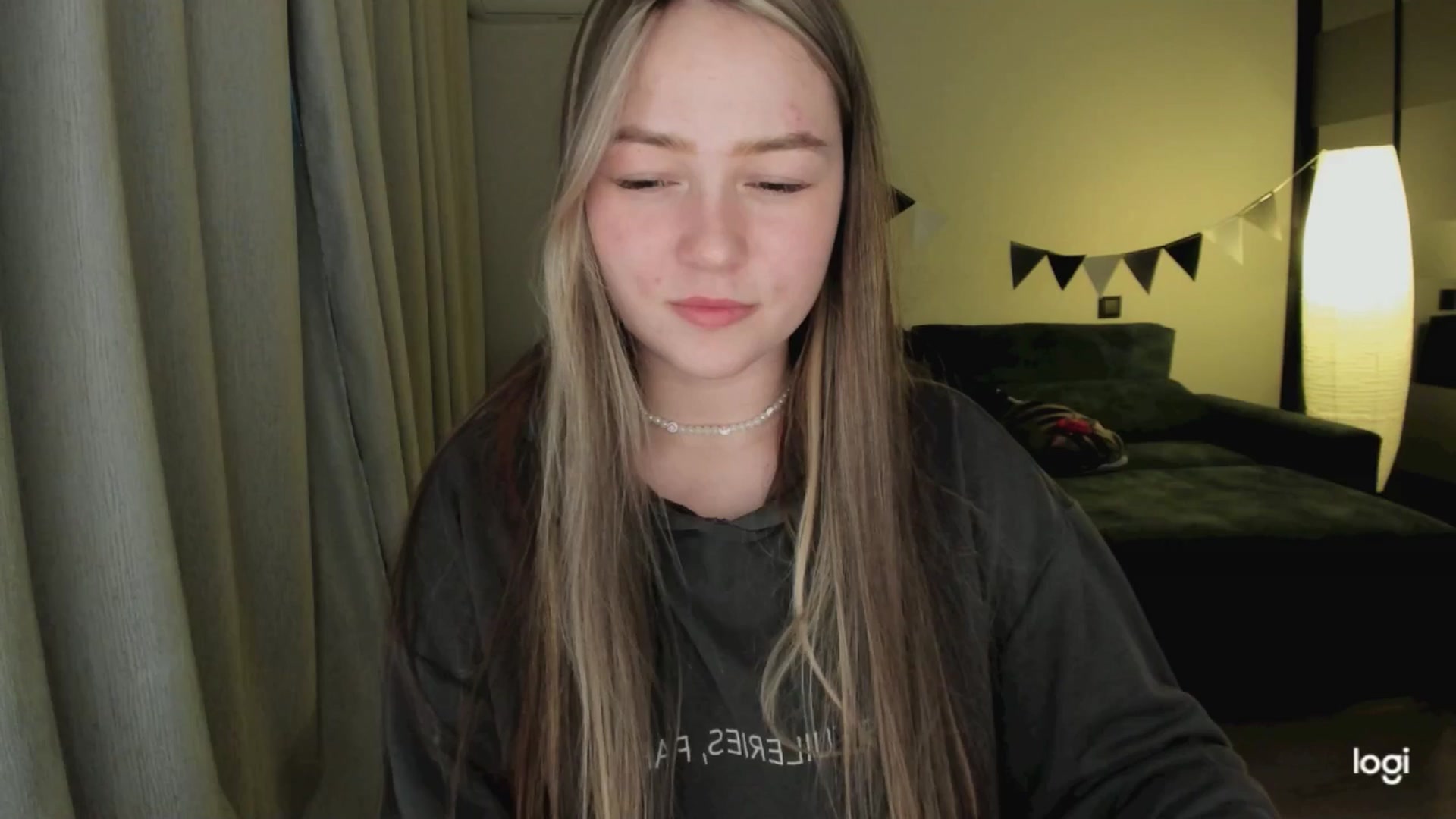 Gallery image thumbnail from EvaSweetKiss's myfreecams stream on, 04/16/2025, 17:28 image 2 of 20