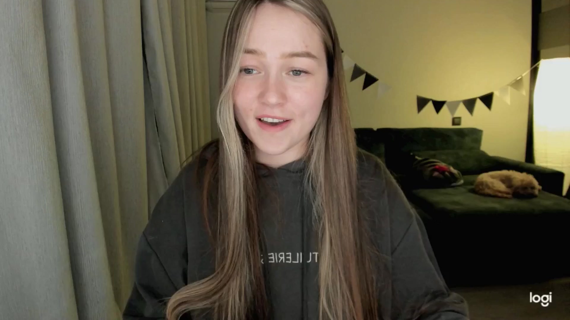 Gallery image thumbnail from EvaSweetKiss's myfreecams stream on, 04/16/2025, 19:19 image 10 of 20