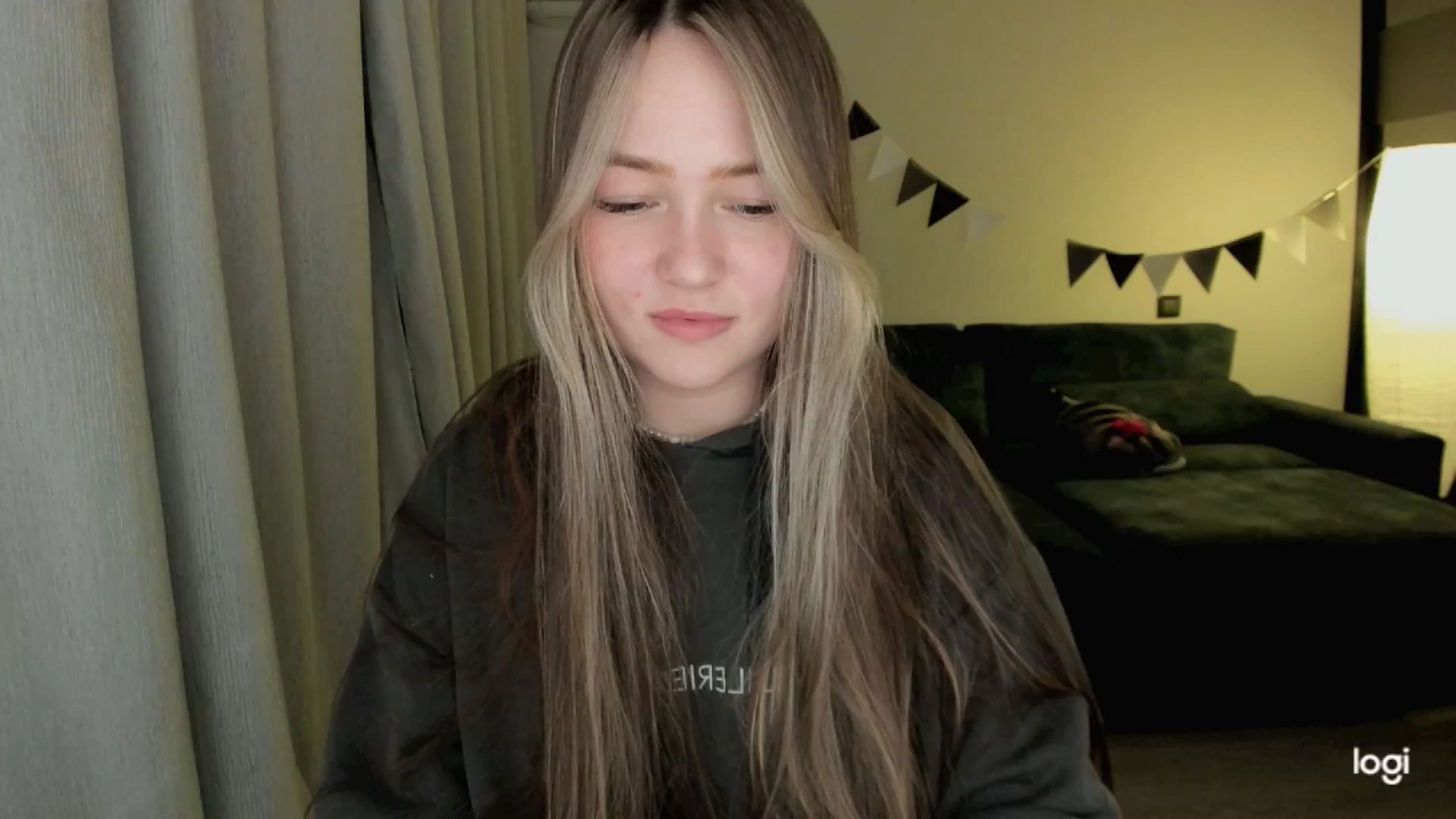Gallery image thumbnail from EvaSweetKiss's myfreecams stream on, 04/16/2025, 19:19 image 9 of 20