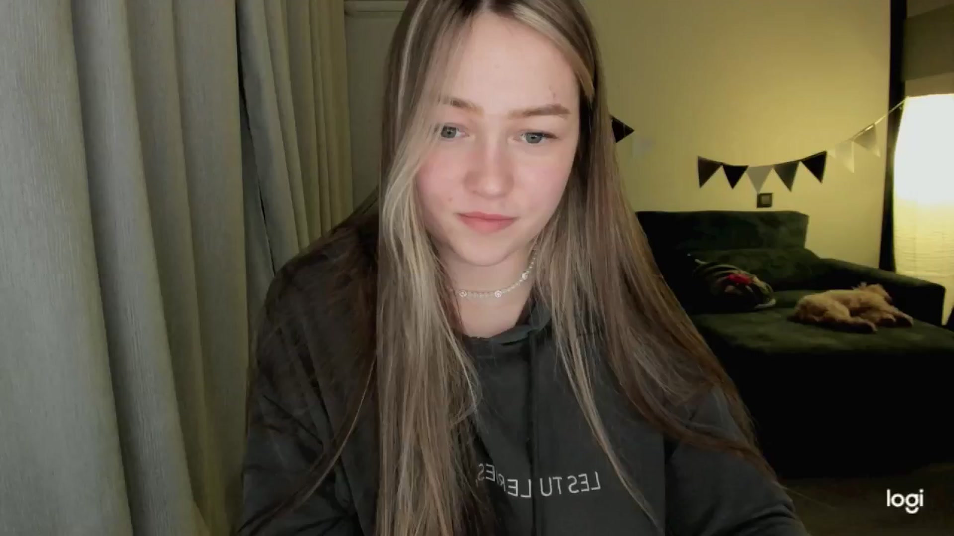 Gallery image thumbnail from EvaSweetKiss's myfreecams stream on, 04/16/2025, 19:19 image 7 of 20