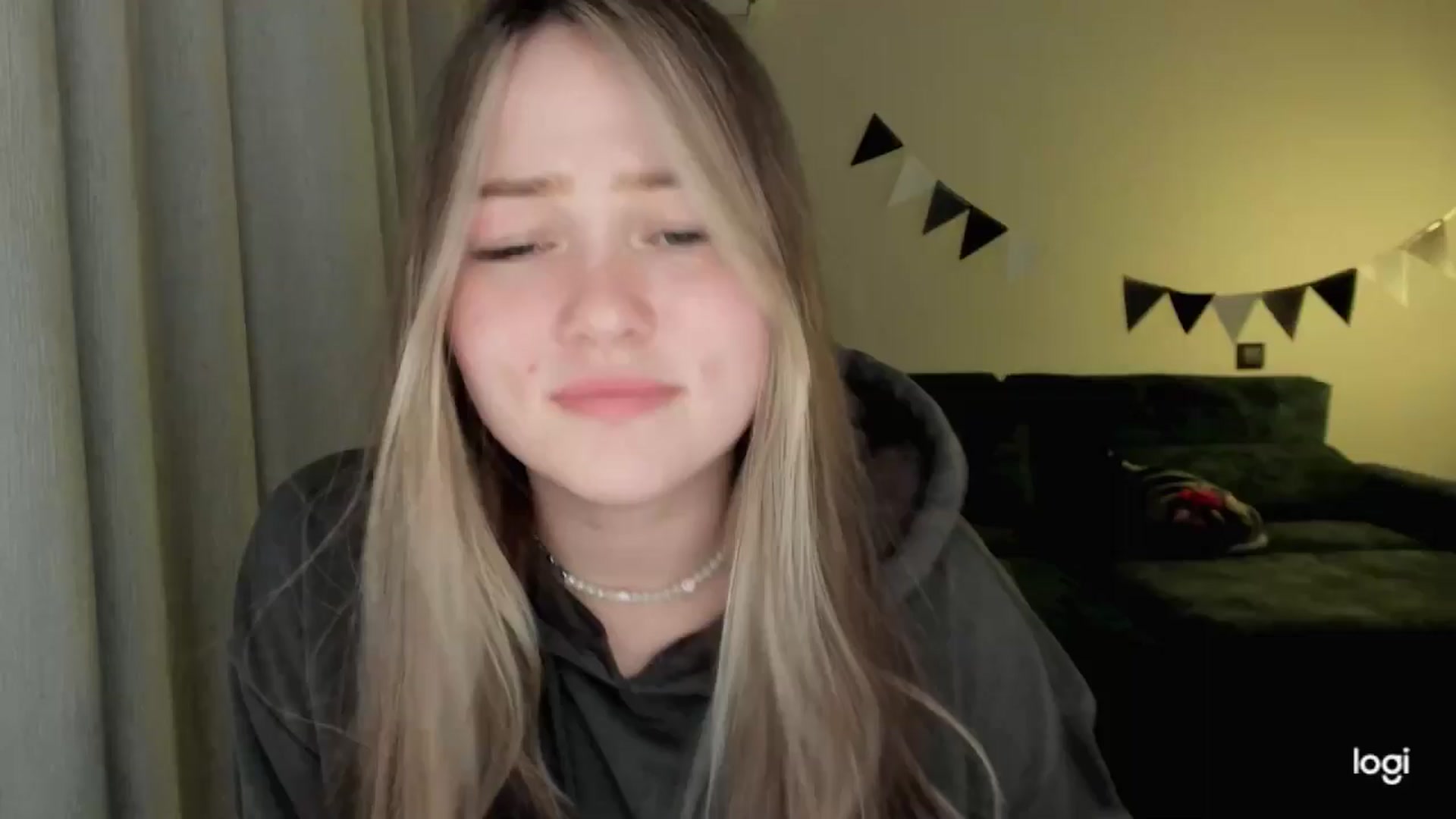 Gallery image thumbnail from EvaSweetKiss's myfreecams stream on, 04/16/2025, 19:19 image 17 of 20