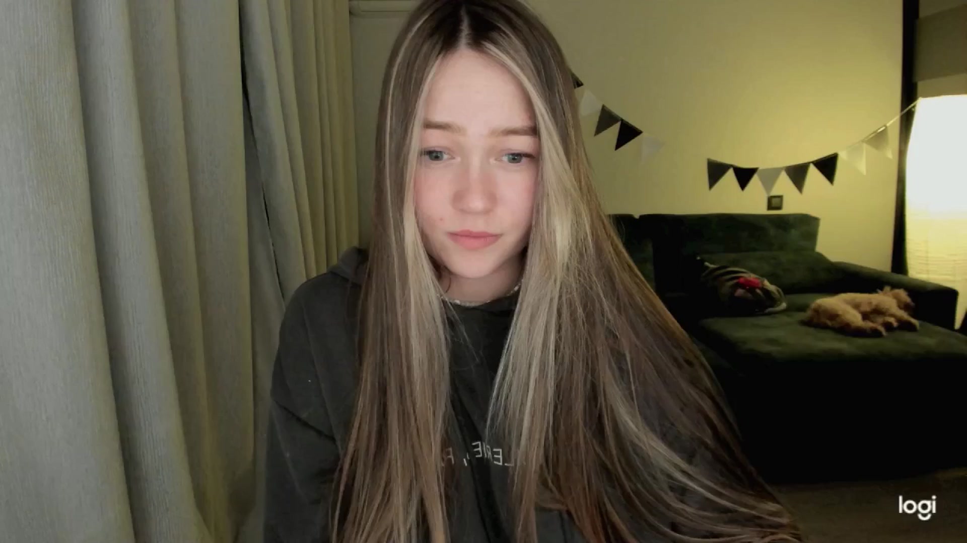 Gallery image thumbnail from EvaSweetKiss's myfreecams stream on, 04/16/2025, 19:19 image 4 of 20