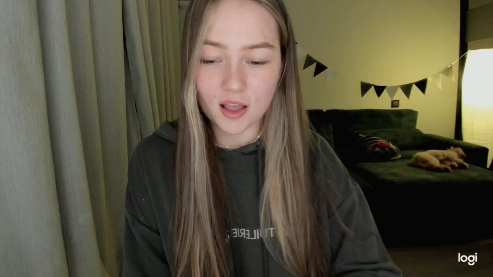 Gallery image thumbnail from EvaSweetKiss's myfreecams stream on, 04/16/2025, 19:19 image 5 of 20
