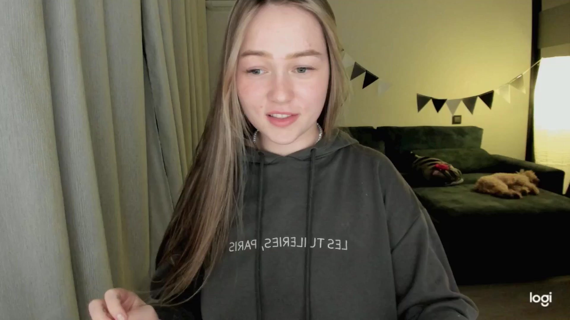 Gallery image thumbnail from EvaSweetKiss's myfreecams stream on, 04/16/2025, 19:19 image 6 of 20