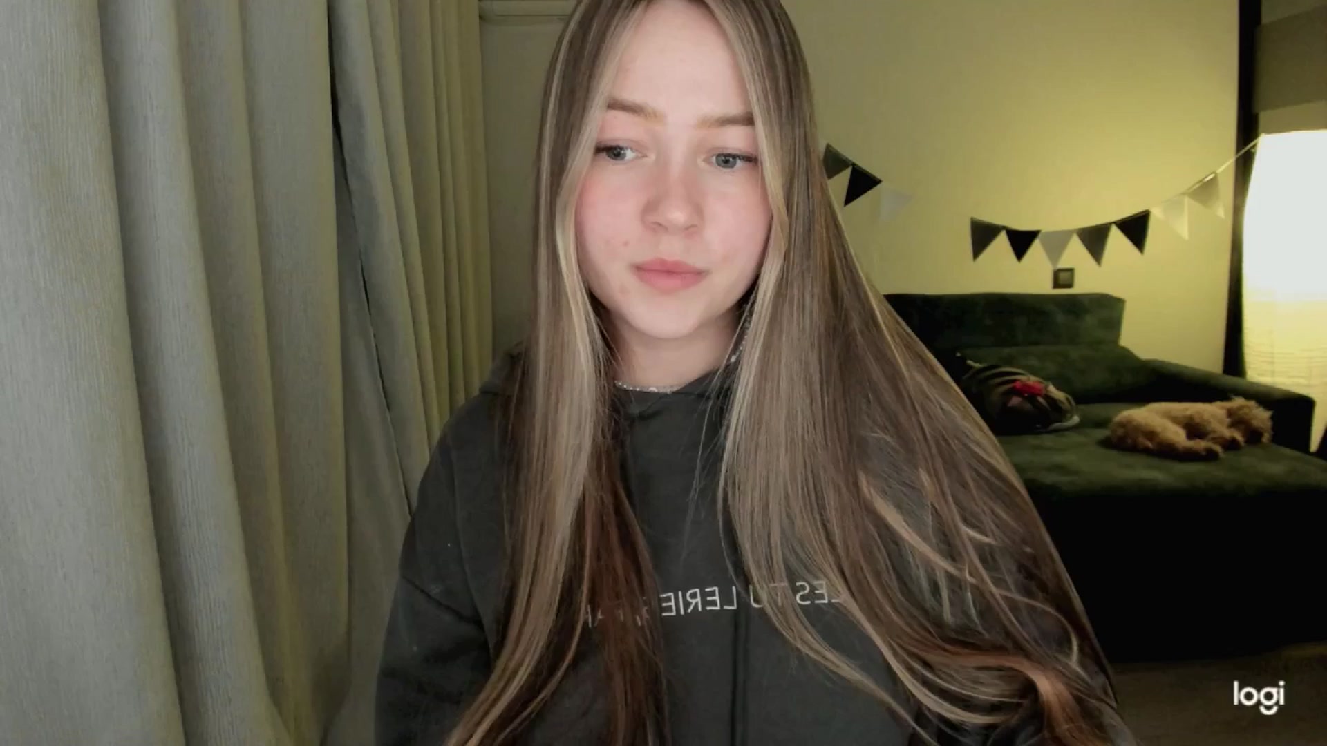 Gallery image thumbnail from EvaSweetKiss's myfreecams stream on, 04/16/2025, 19:19 image 3 of 20