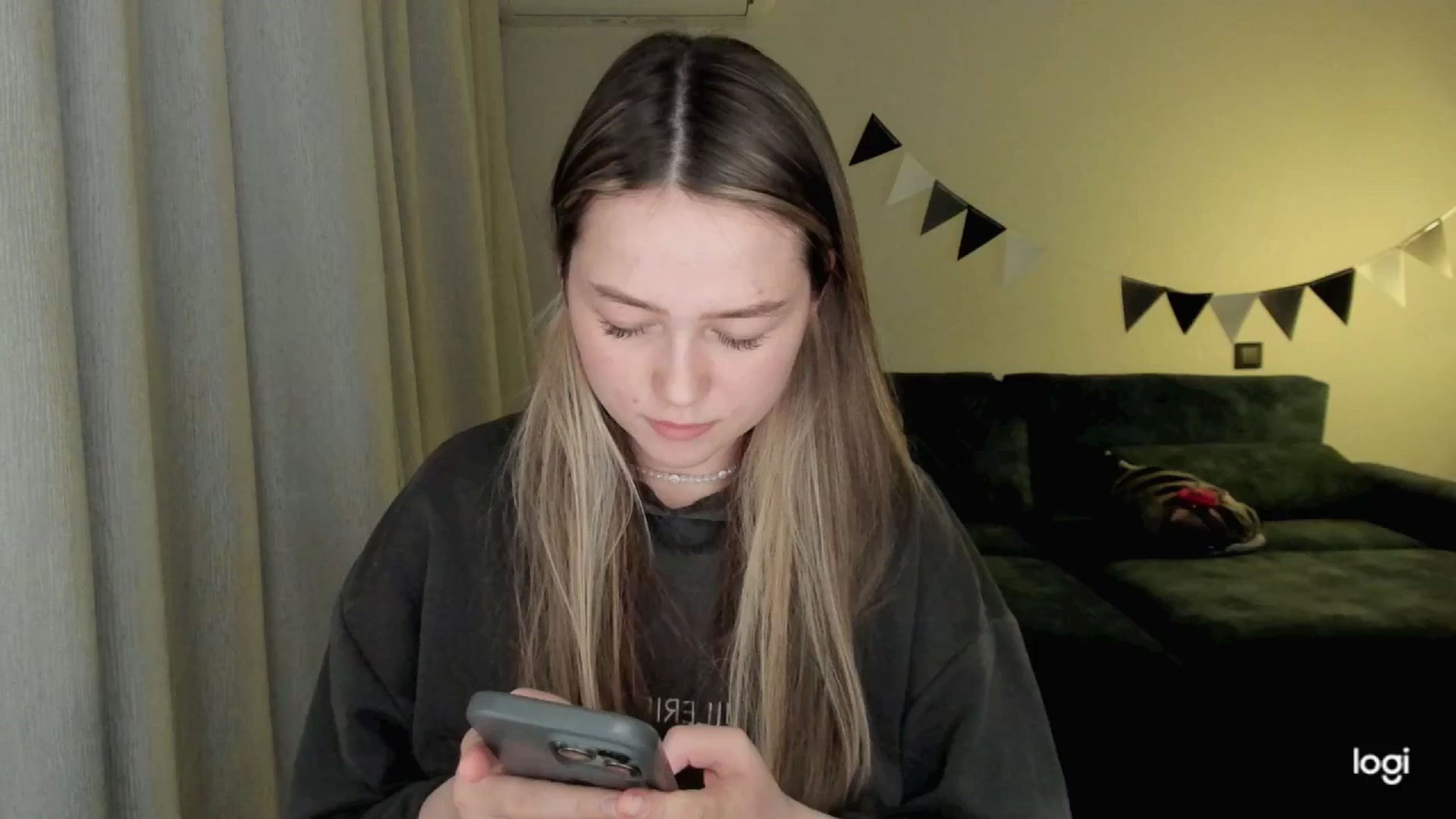 Gallery image thumbnail from EvaSweetKiss's myfreecams stream on, 04/16/2025, 19:19 image 20 of 20