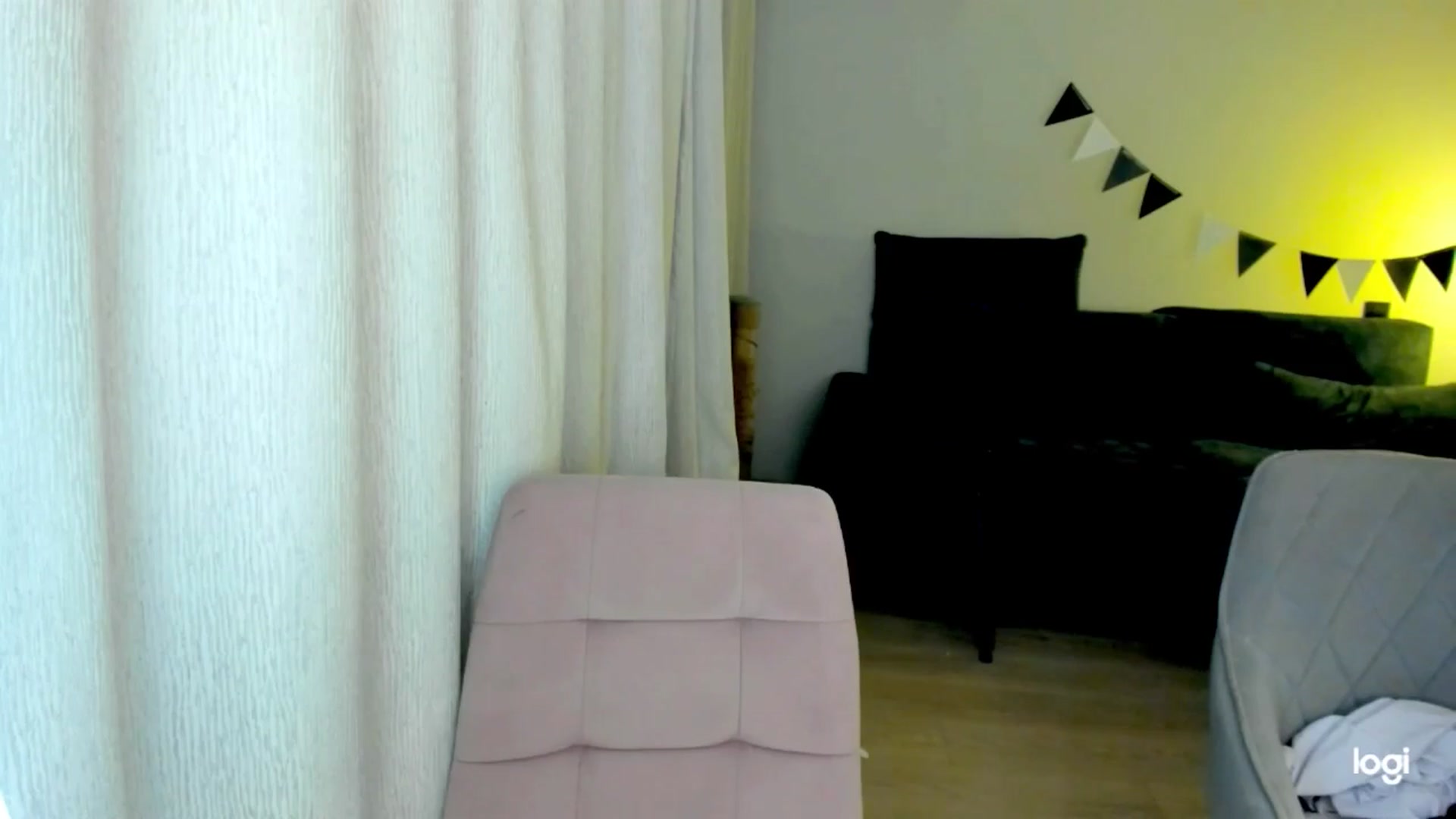 Gallery image thumbnail from EvaSweetKiss's myfreecams stream on, 09/16/2025, 18:29 image 12 of 20