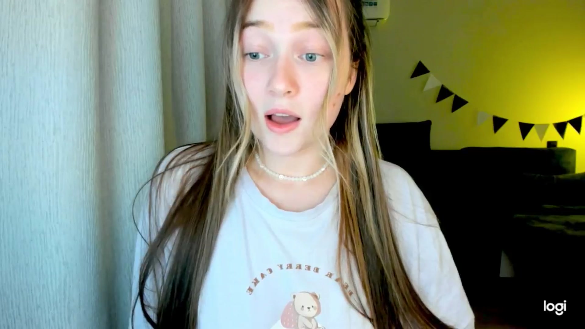 Gallery image thumbnail from EvaSweetKiss's myfreecams stream on, 09/16/2025, 18:29 image 2 of 20