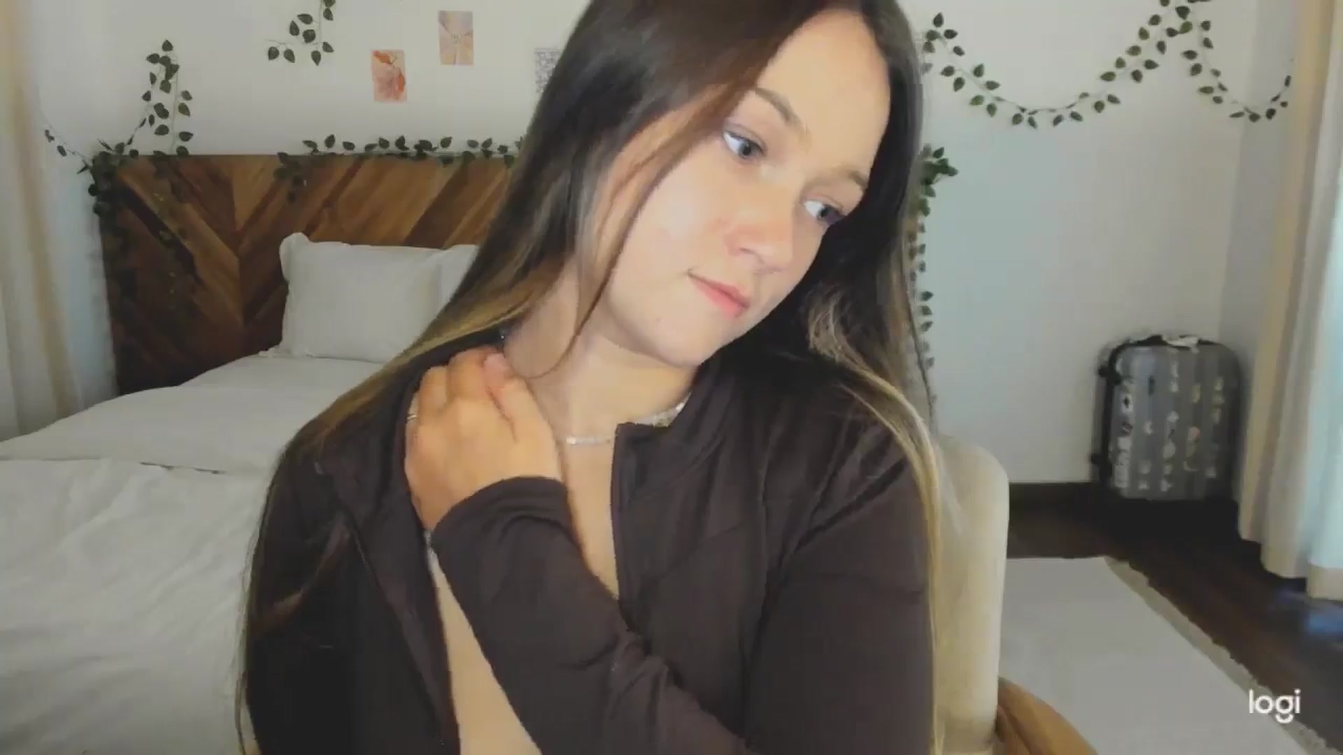 Gallery image thumbnail from EvaSweetKiss's myfreecams stream on, 05/07/2026, 09:23 image 10 of 20