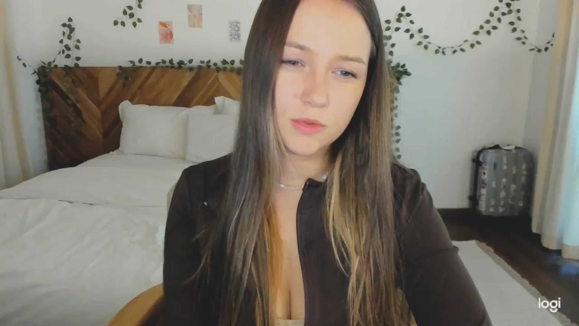 Gallery image thumbnail from EvaSweetKiss's myfreecams stream on, 05/07/2026, 09:23 image 1 of 20