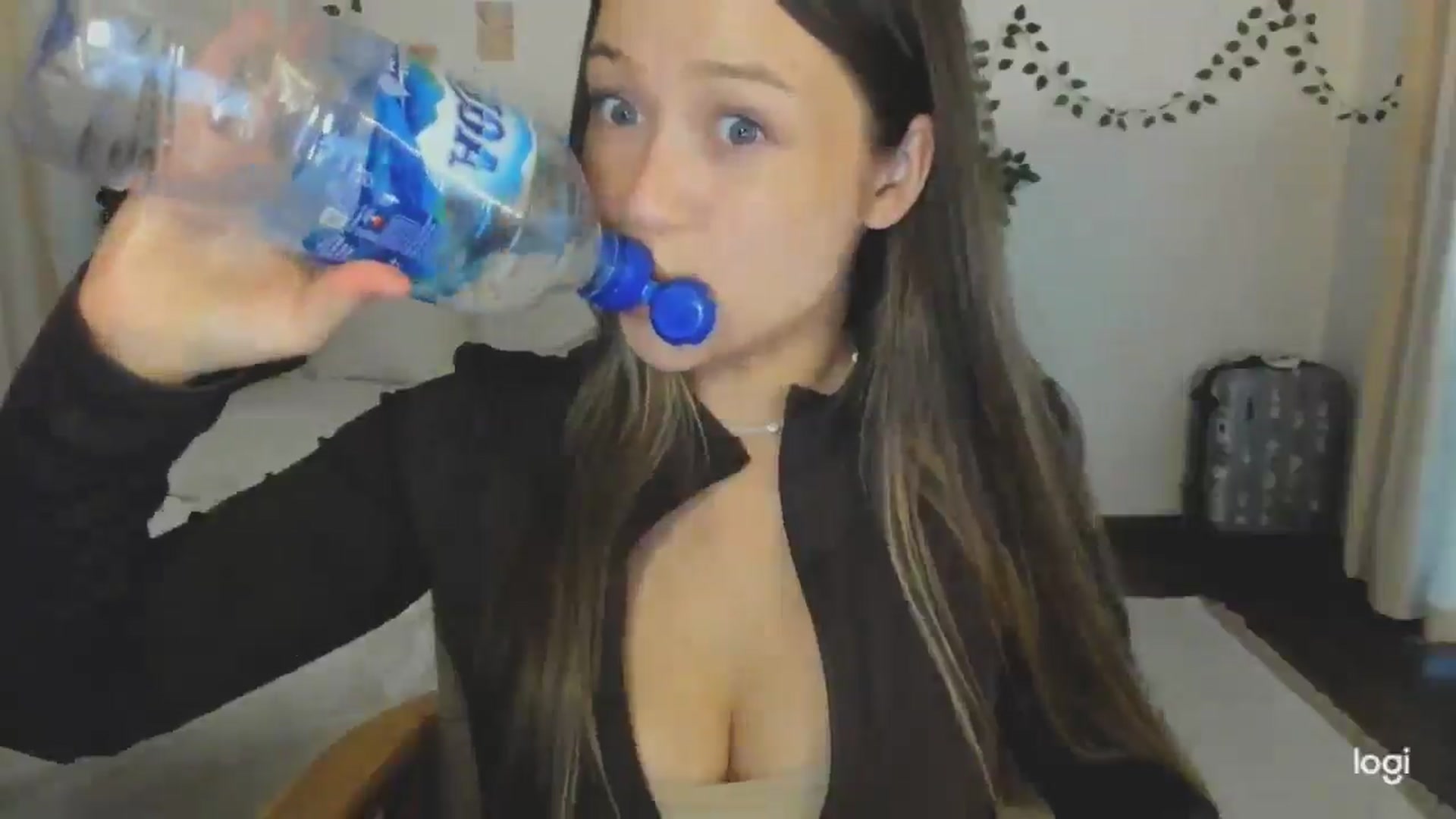 Gallery image thumbnail from EvaSweetKiss's myfreecams stream on, 05/07/2026, 09:23 image 14 of 20