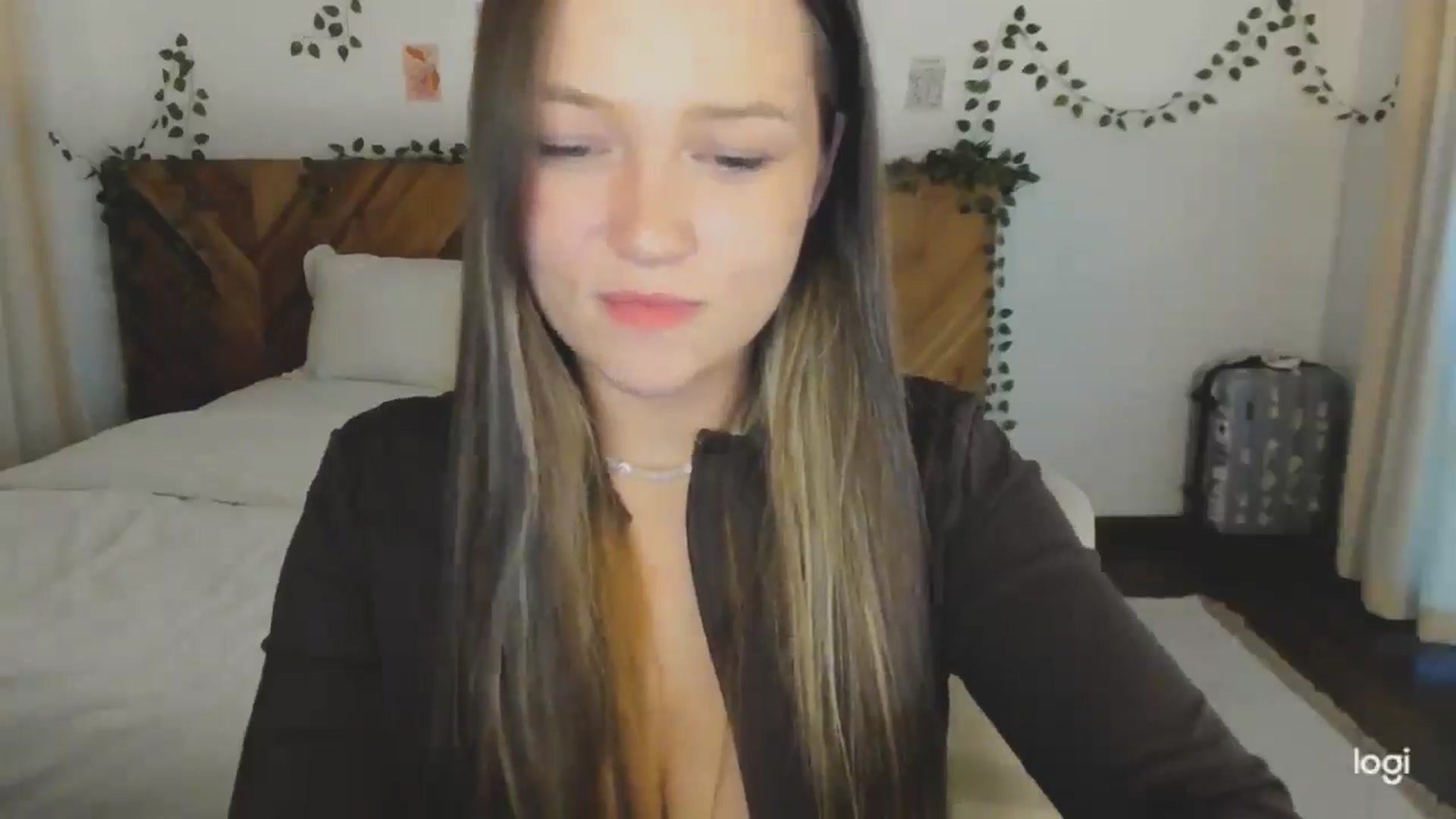 Gallery image thumbnail from EvaSweetKiss's myfreecams stream on, 05/07/2026, 09:23 image 19 of 20