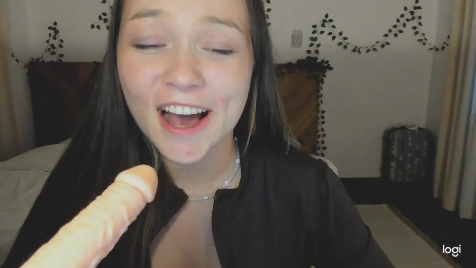 Gallery image thumbnail from EvaSweetKiss's myfreecams stream on, 05/07/2026, 10:19 image 7 of 20