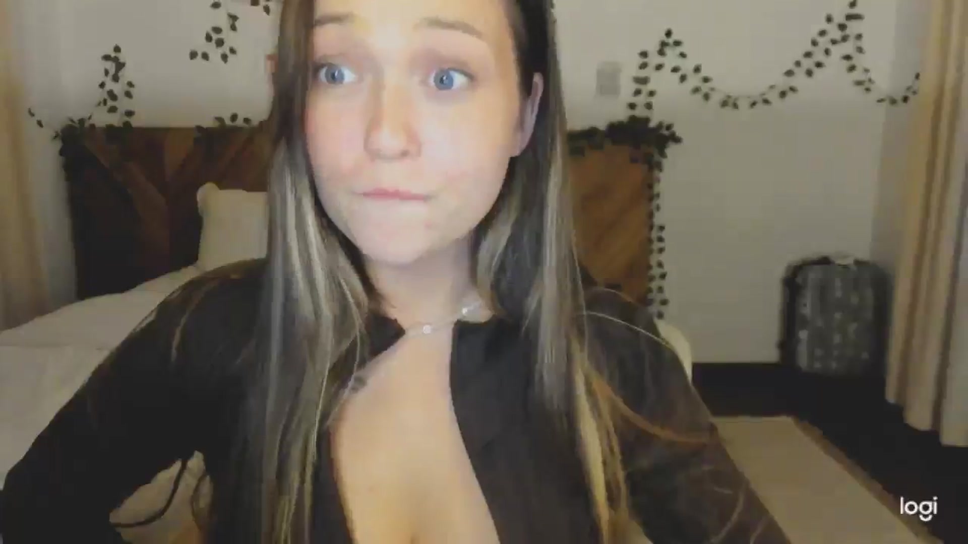 Gallery image thumbnail from EvaSweetKiss's myfreecams stream on, 05/07/2026, 10:19 image 12 of 20