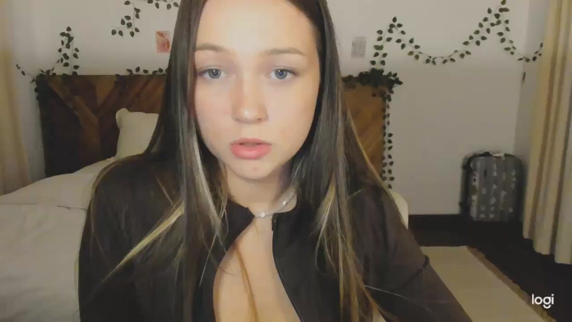 Gallery image thumbnail from EvaSweetKiss's myfreecams stream on, 05/07/2026, 10:19 image 16 of 20