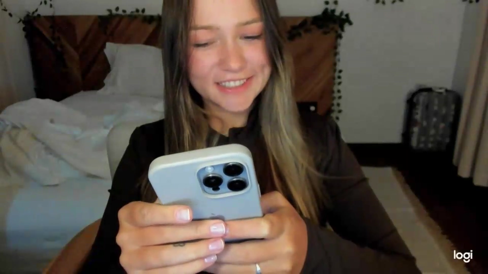 Gallery image thumbnail from EvaSweetKiss's myfreecams stream on, 05/19/2026, 15:30 image 15 of 20