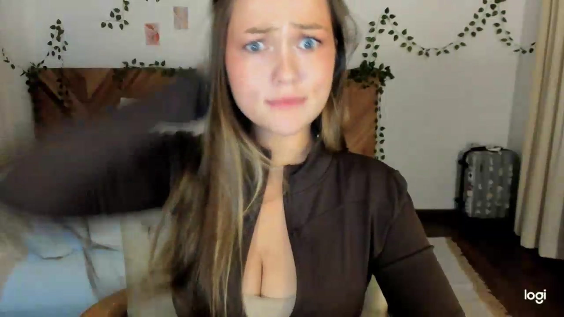 Gallery image thumbnail from EvaSweetKiss's myfreecams stream on, 05/19/2026, 15:30 image 9 of 20