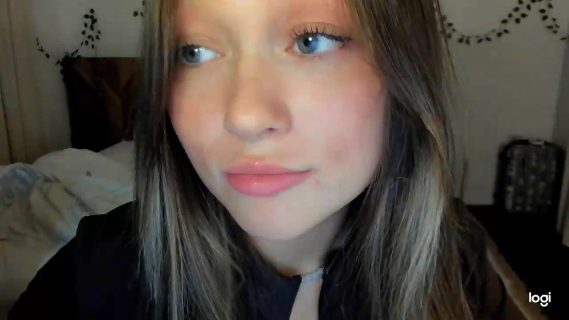 Gallery image thumbnail from EvaSweetKiss's myfreecams stream on, 05/19/2026, 15:30 image 18 of 20
