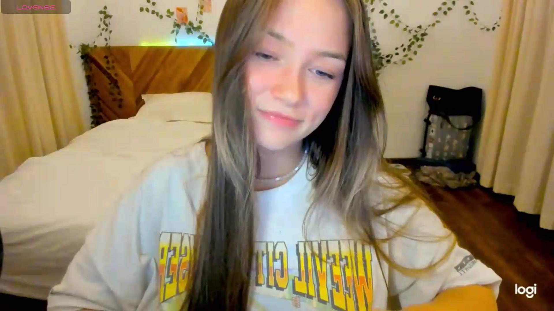 Gallery image thumbnail from EvaSweetKiss's myfreecams stream on, 07/29/2026, 12:27 image 11 of 20