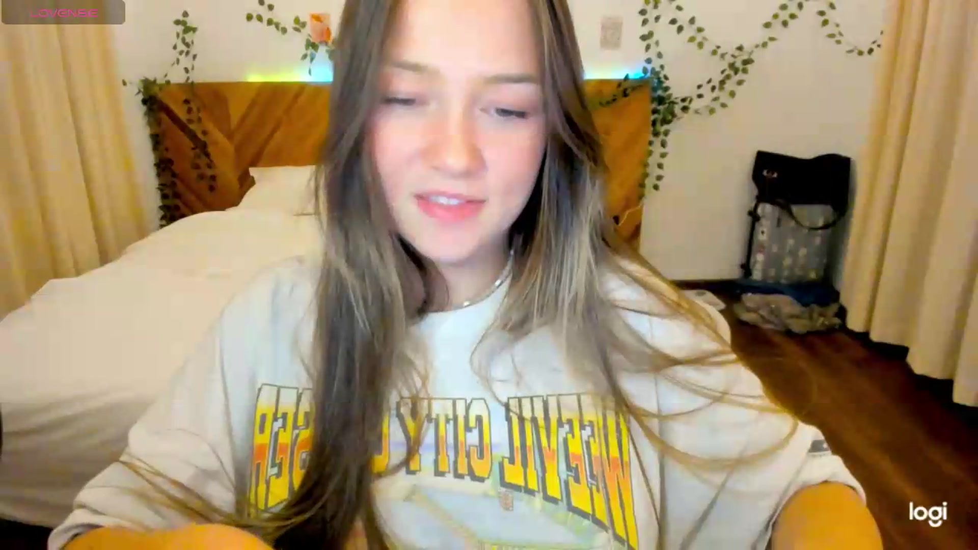 Gallery image thumbnail from EvaSweetKiss's myfreecams stream on, 07/29/2026, 12:27 image 17 of 20