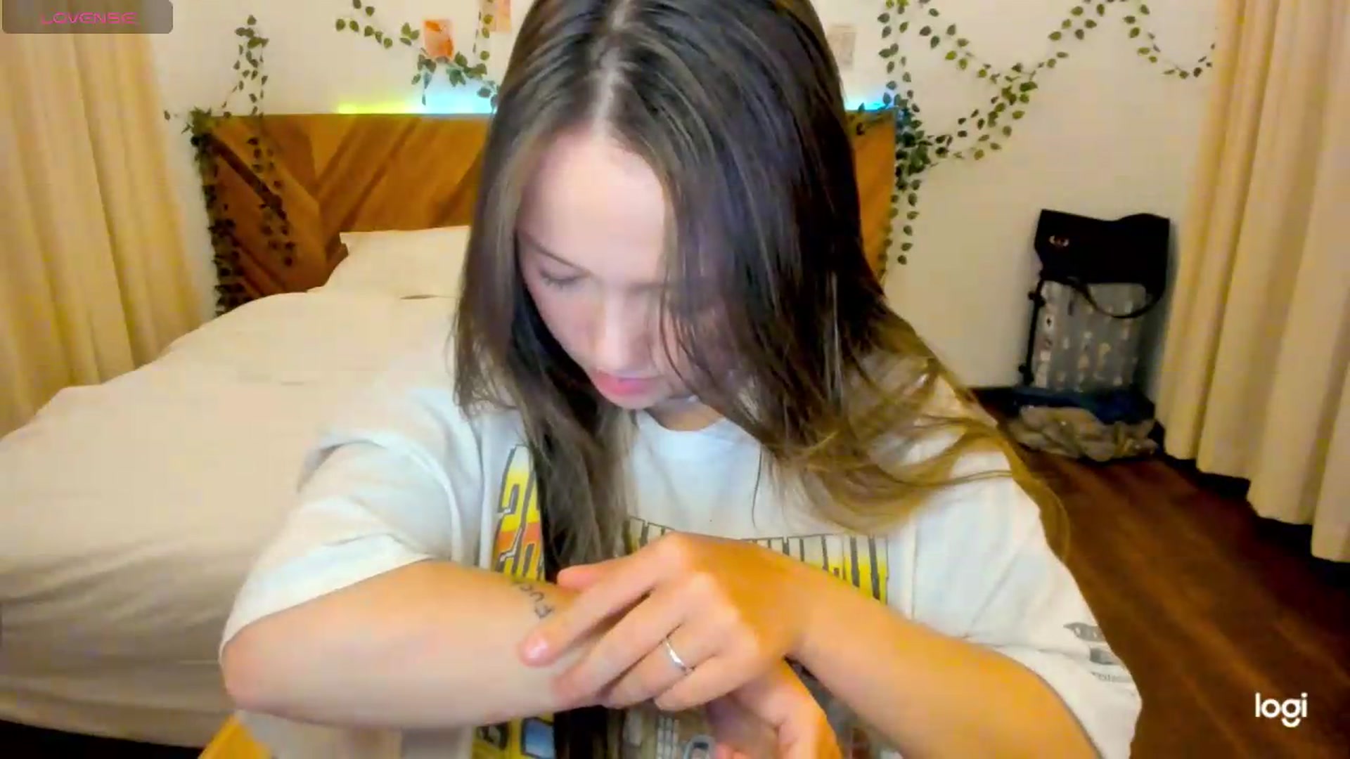 Gallery image thumbnail from EvaSweetKiss's myfreecams stream on, 07/29/2026, 12:27 image 3 of 20