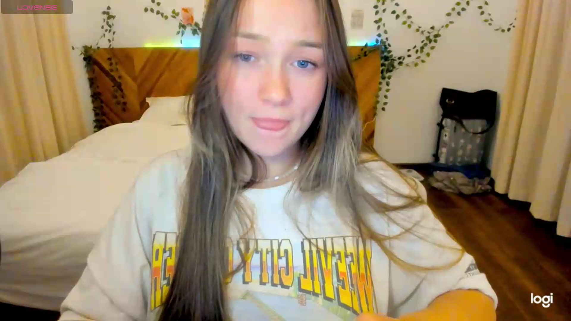 Gallery image thumbnail from EvaSweetKiss's myfreecams stream on, 07/29/2026, 12:27 image 14 of 20