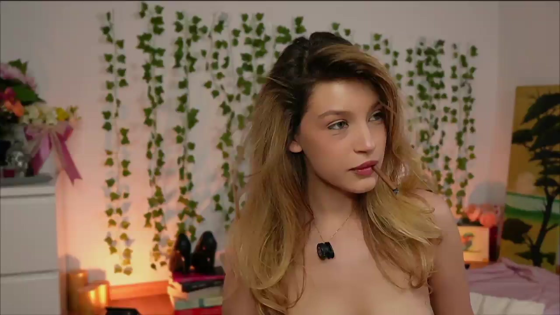 Gallery image thumbnail from EvaWarenn's myfreecams stream on, 07/10/2026, 10:13 image 6 of 20