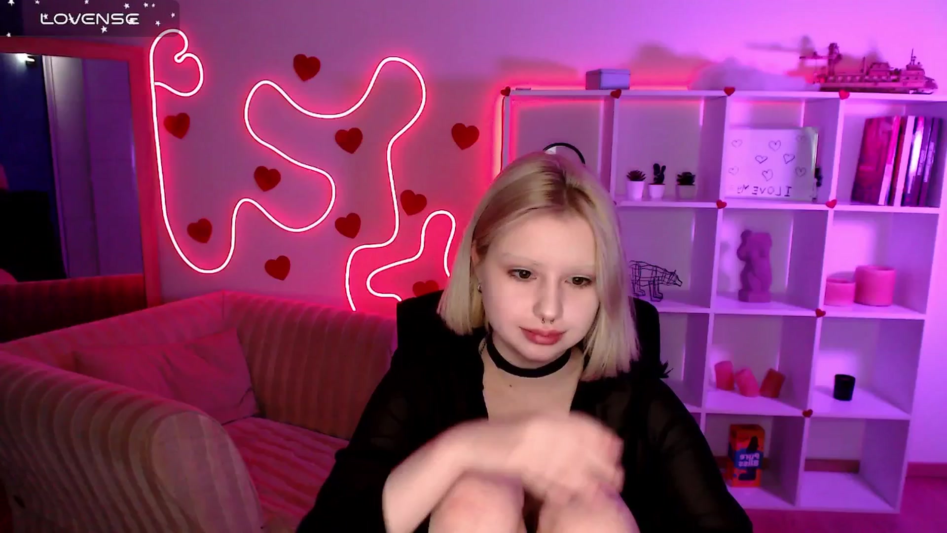 Gallery image thumbnail from Eva_Alver's myfreecams stream on, 03/06/2025, 24:36 image 8 of 20