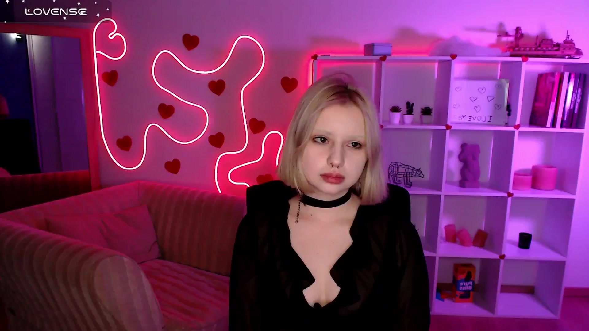 Gallery image thumbnail from Eva_Alver's myfreecams stream on, 03/06/2025, 24:36 image 17 of 20