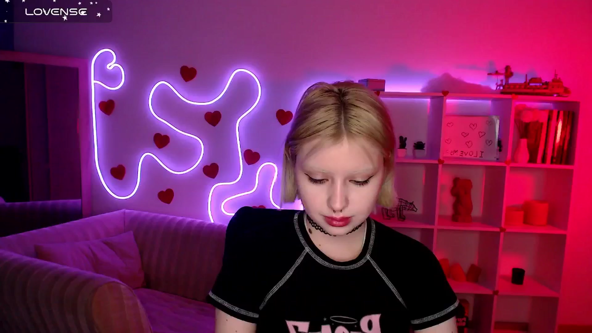 Gallery image thumbnail from Eva_Alver's myfreecams stream on, 03/10/2025, 22:07 image 13 of 20