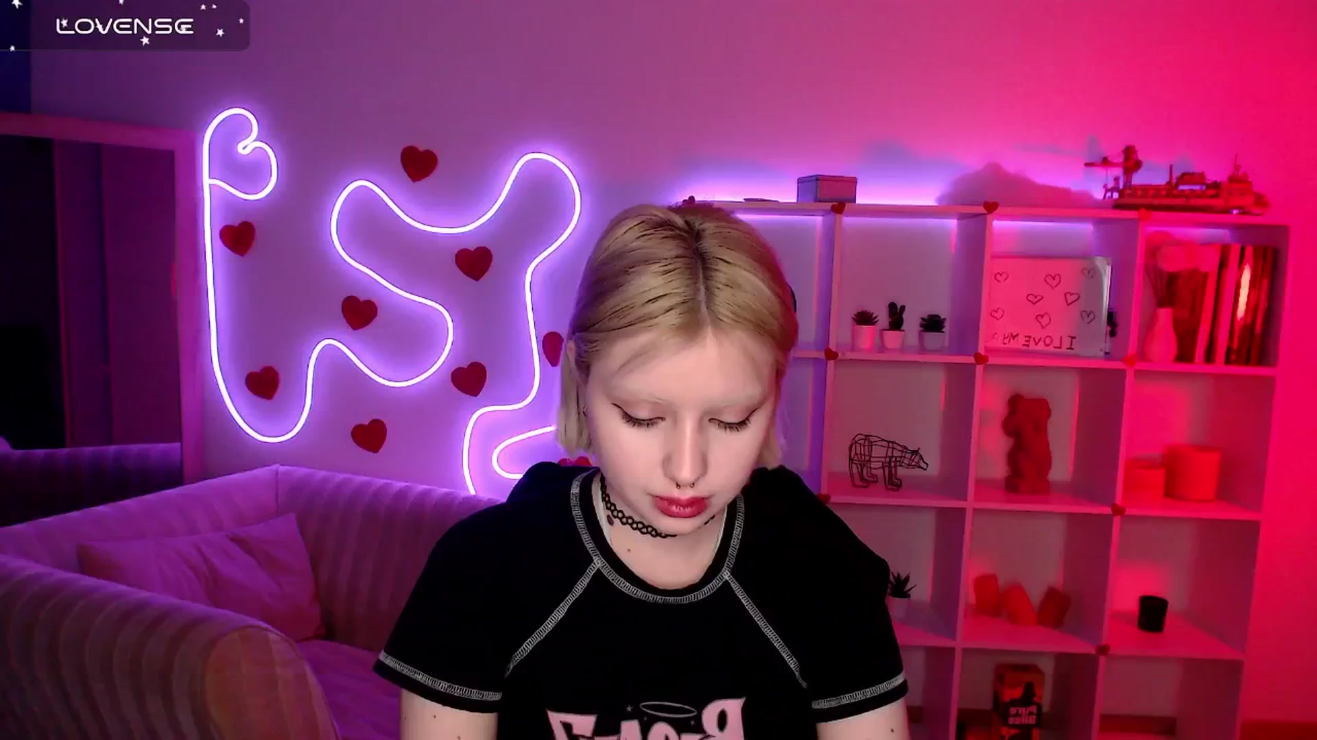 Gallery image thumbnail from Eva_Alver's myfreecams stream on, 03/10/2025, 22:07 image 4 of 20