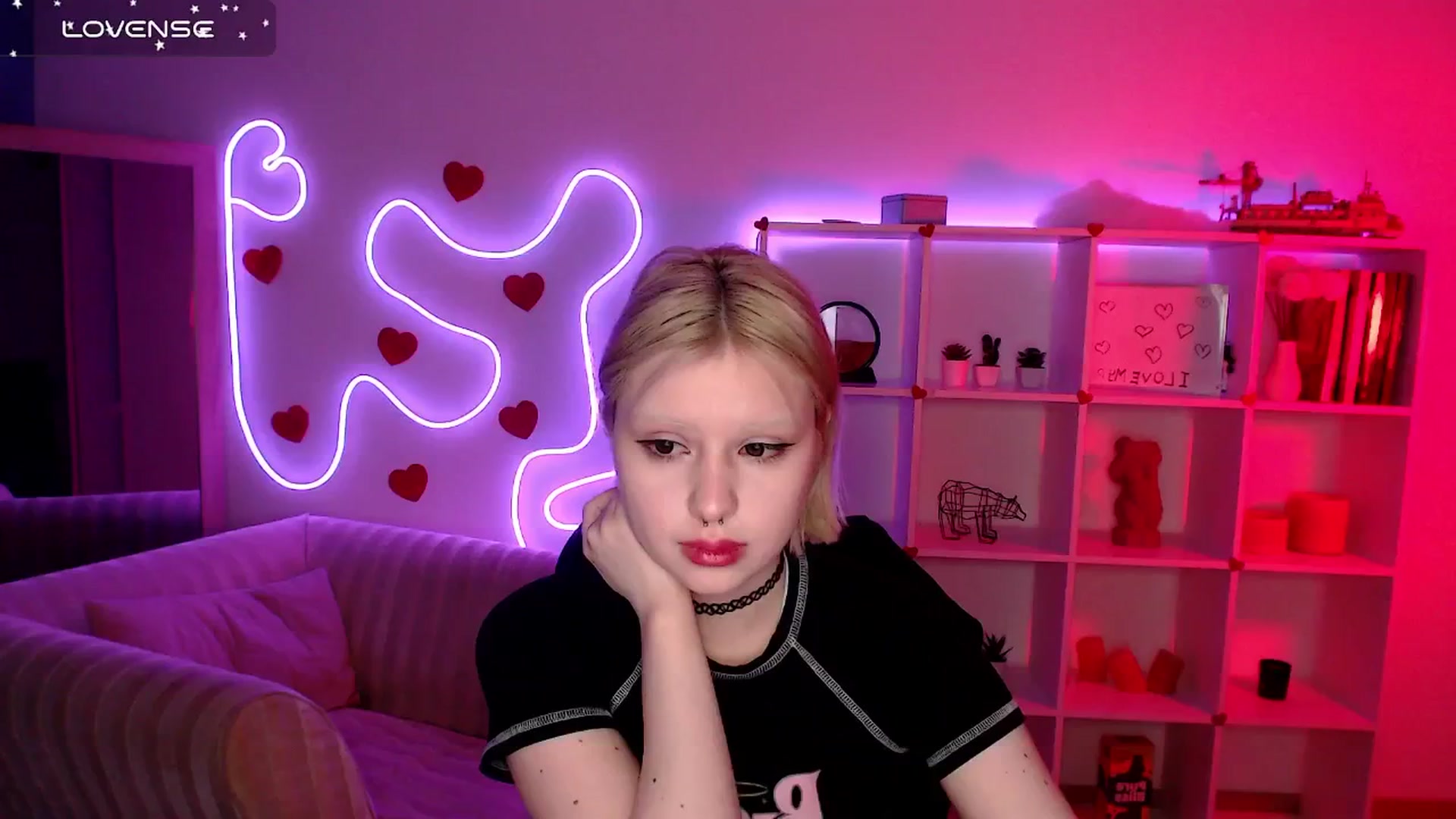 Gallery image thumbnail from Eva_Alver's myfreecams stream on, 03/10/2025, 22:07 image 5 of 20