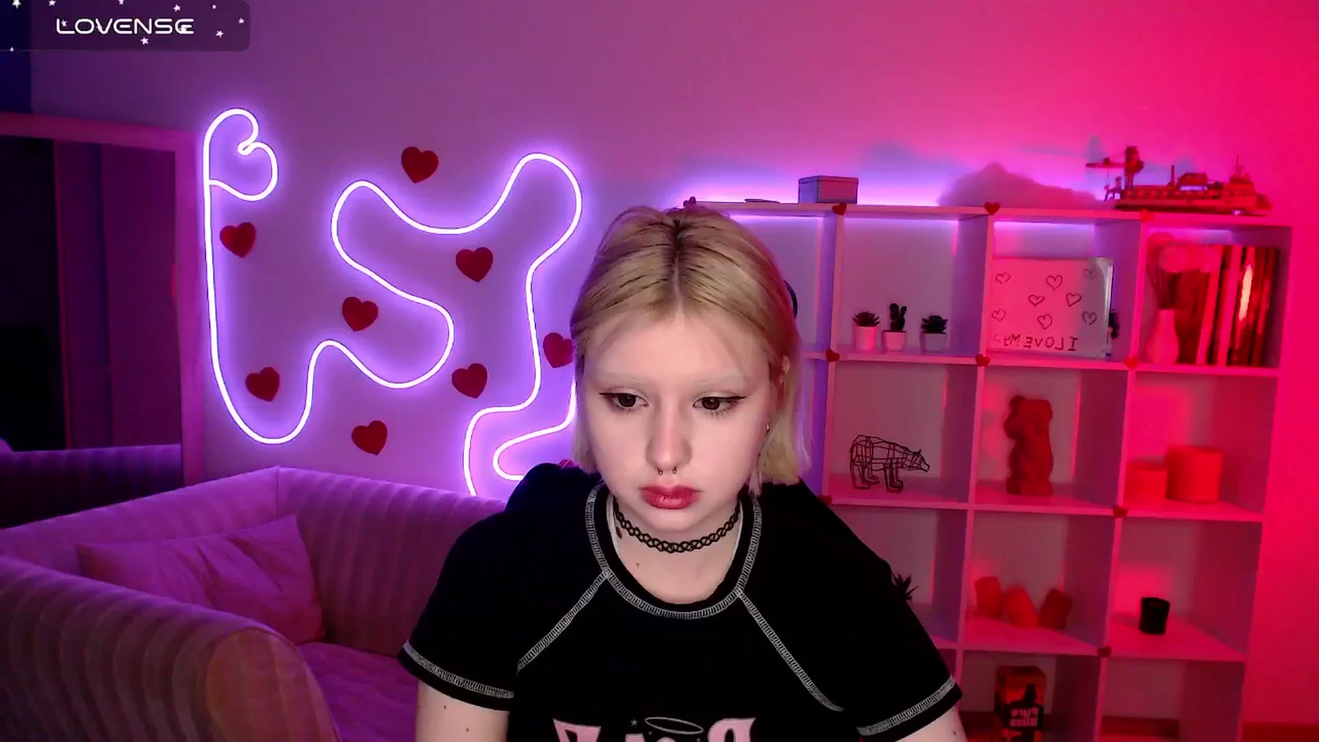 Gallery image thumbnail from Eva_Alver's myfreecams stream on, 03/10/2025, 22:07 image 3 of 20