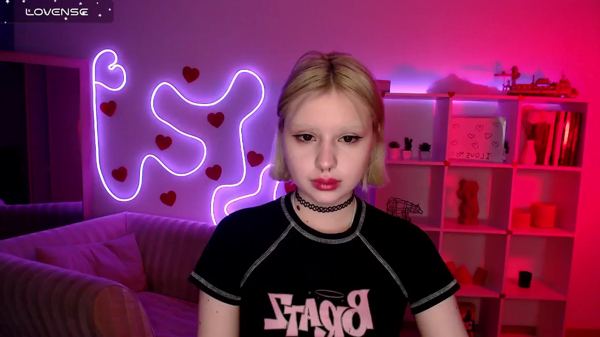 Gallery image thumbnail from Eva_Alver's myfreecams stream on, 03/10/2025, 22:07 image 14 of 20