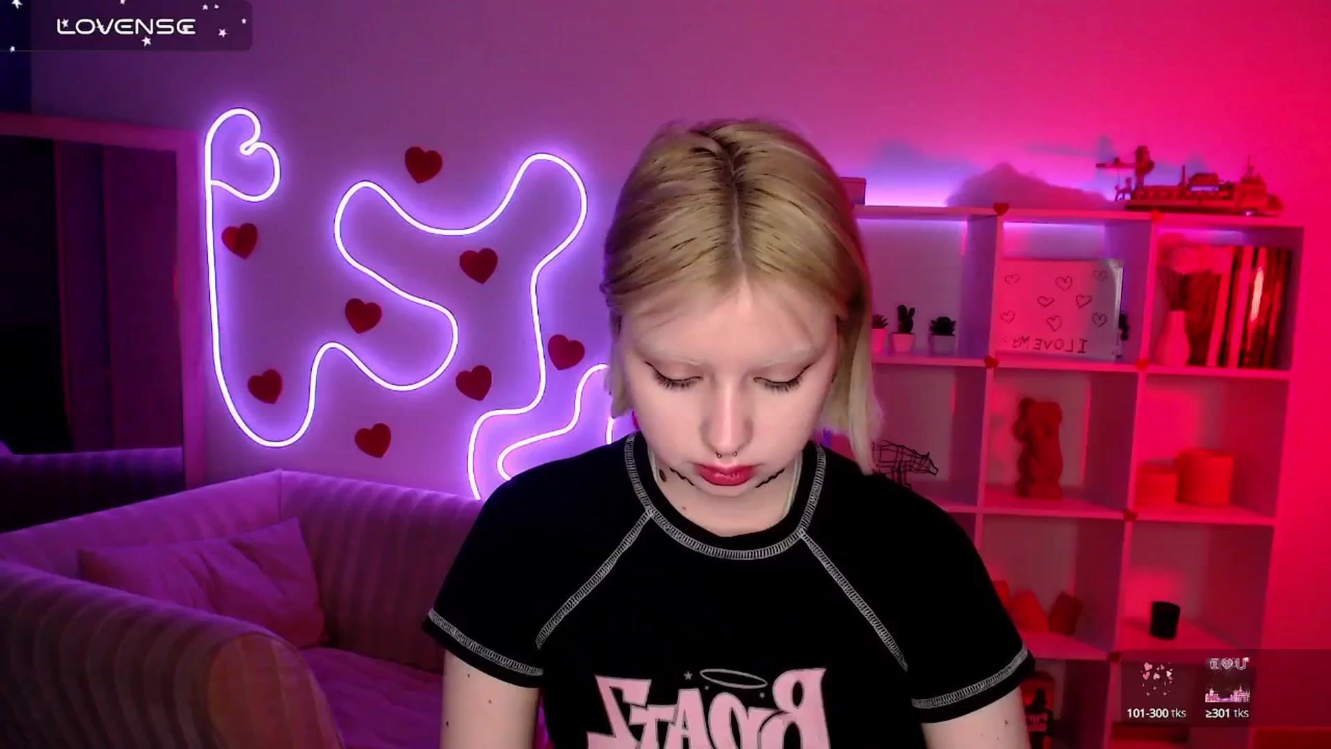 Gallery image thumbnail from Eva_Alver's myfreecams stream on, 03/10/2025, 22:35 image 19 of 20