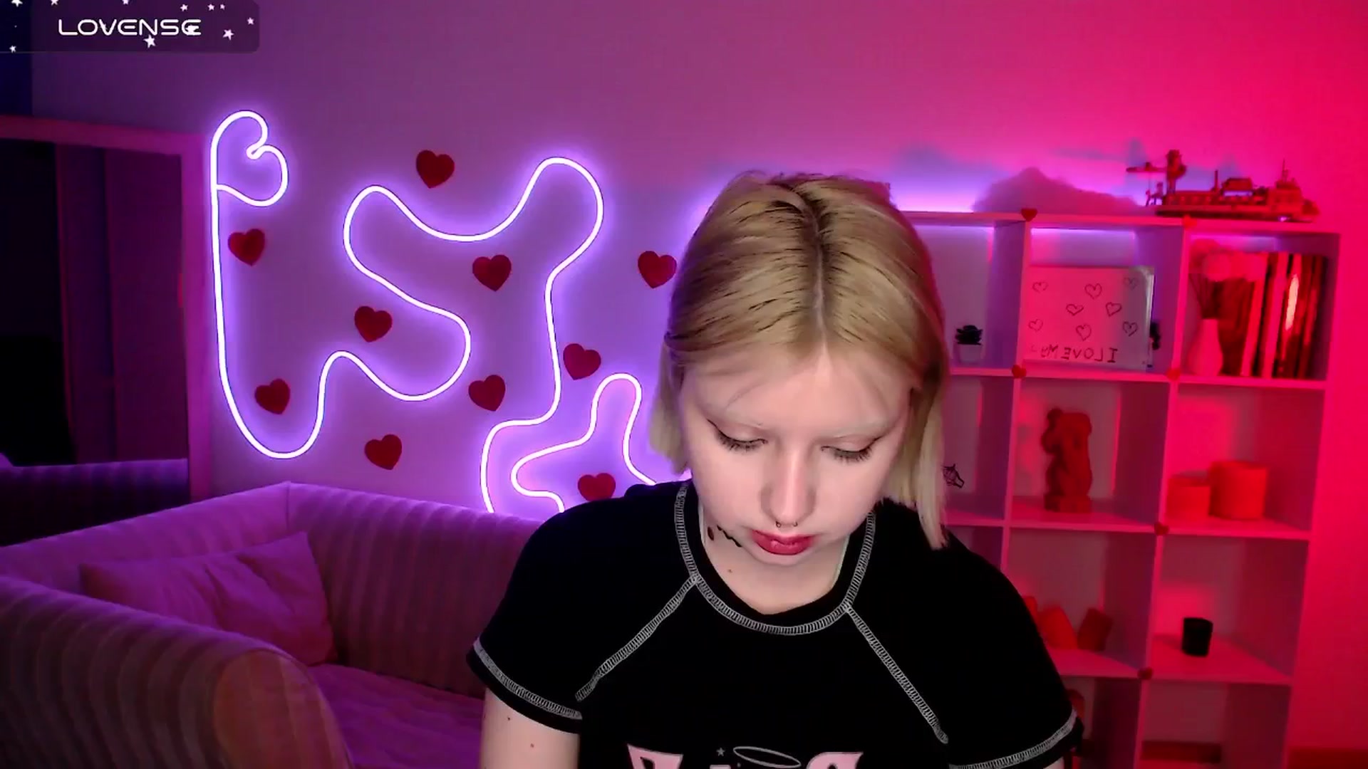 Gallery image thumbnail from Eva_Alver's myfreecams stream on, 03/10/2025, 22:35 image 13 of 20