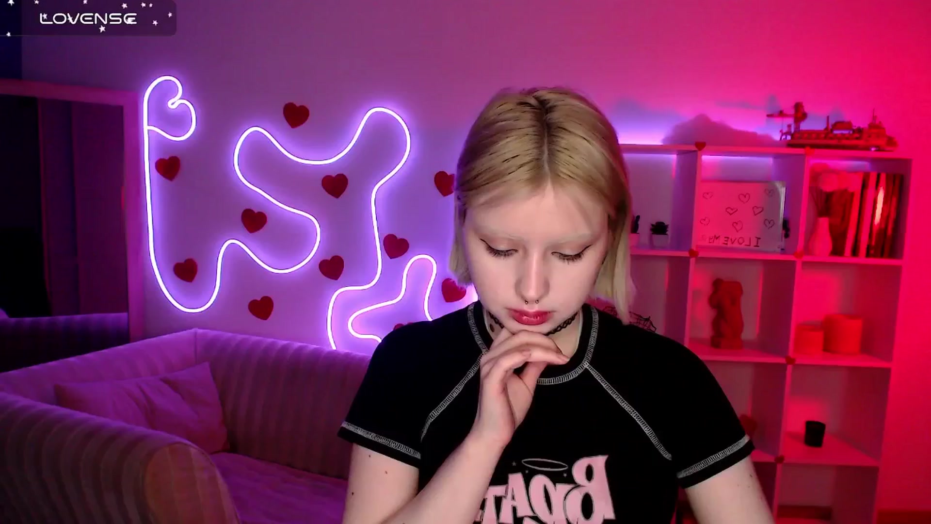 Gallery image thumbnail from Eva_Alver's myfreecams stream on, 03/10/2025, 22:35 image 15 of 20
