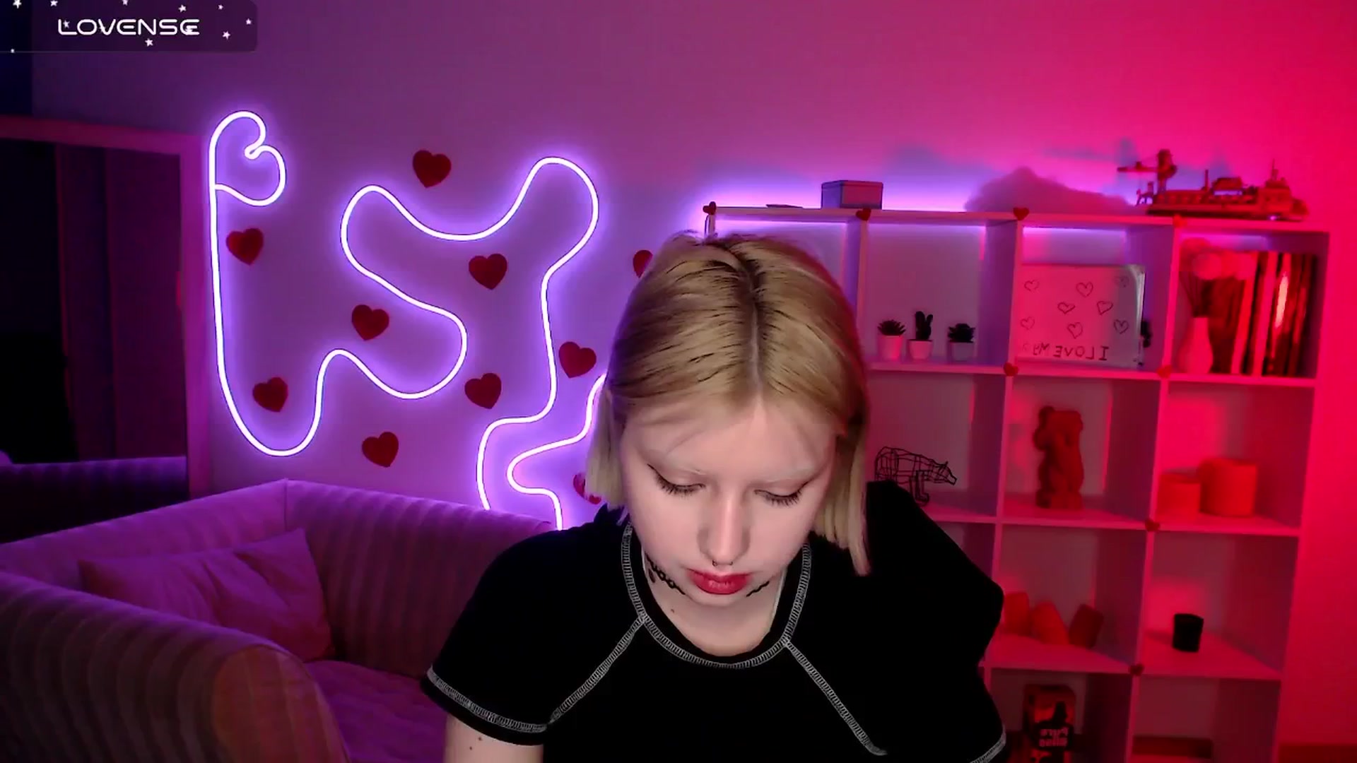 Gallery image thumbnail from Eva_Alver's myfreecams stream on, 03/10/2025, 22:35 image 3 of 20