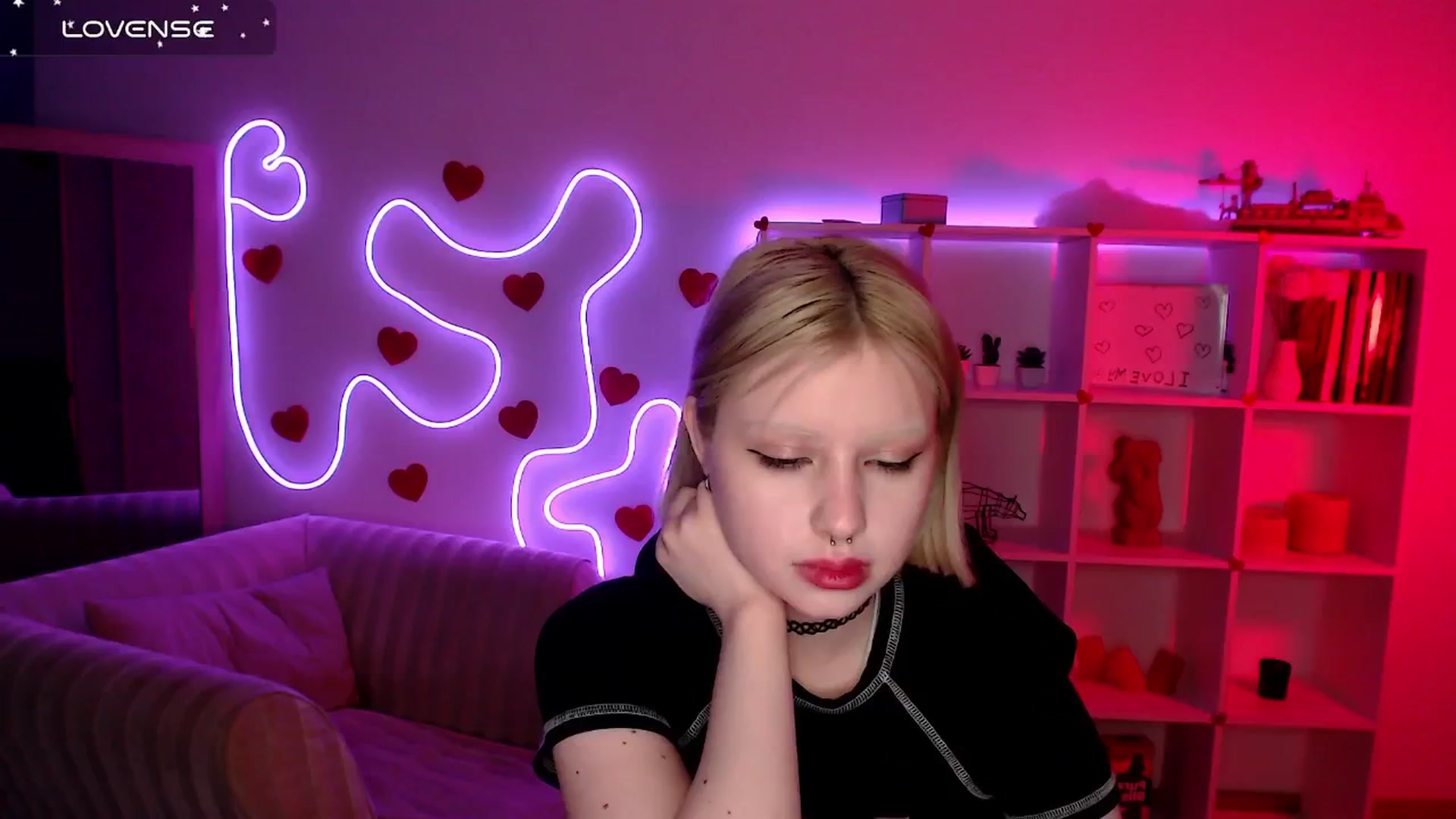 Gallery image thumbnail from Eva_Alver's myfreecams stream on, 03/10/2025, 22:35 image 1 of 20