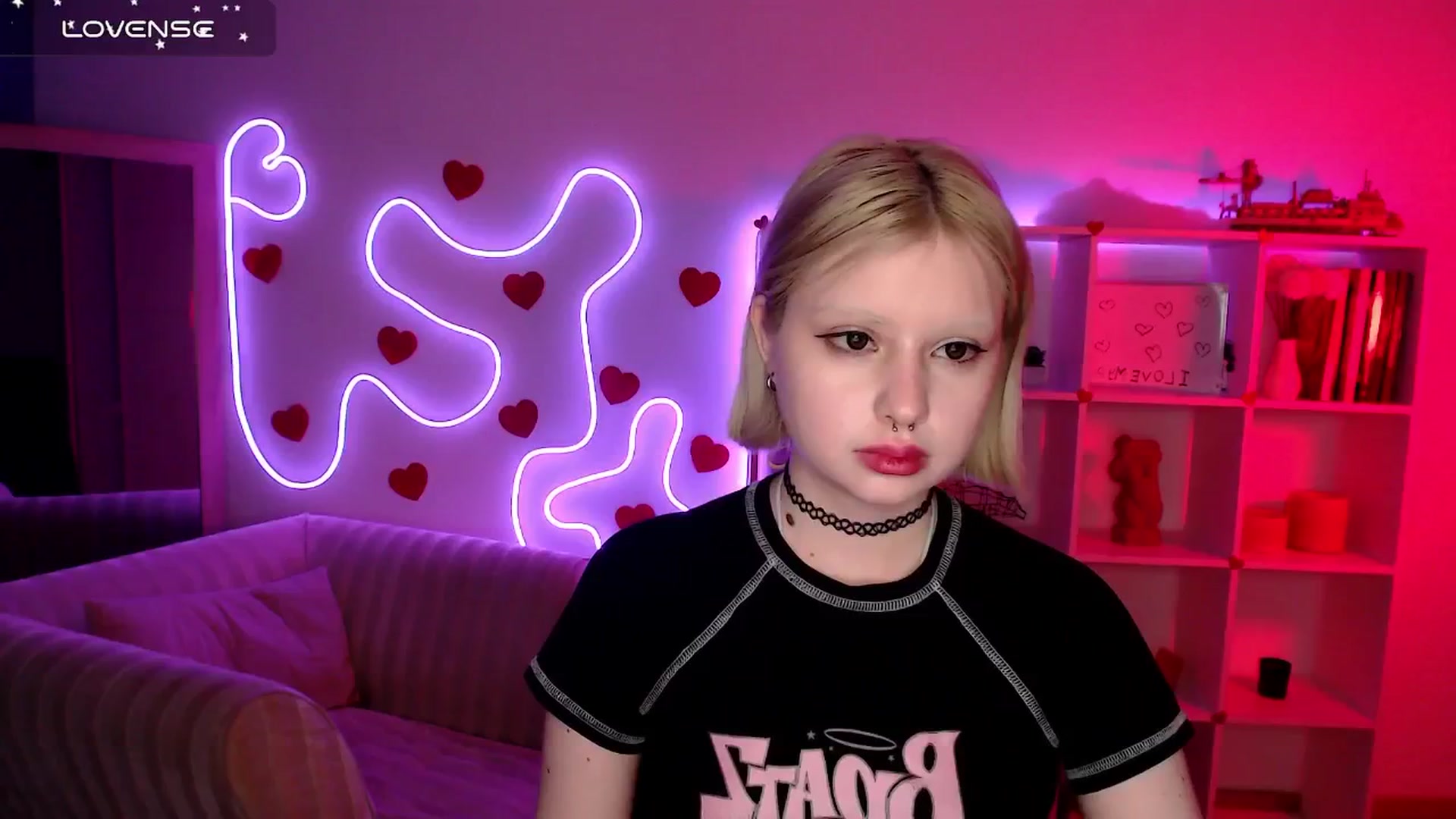Gallery image thumbnail from Eva_Alver's myfreecams stream on, 03/10/2025, 22:35 image 17 of 20