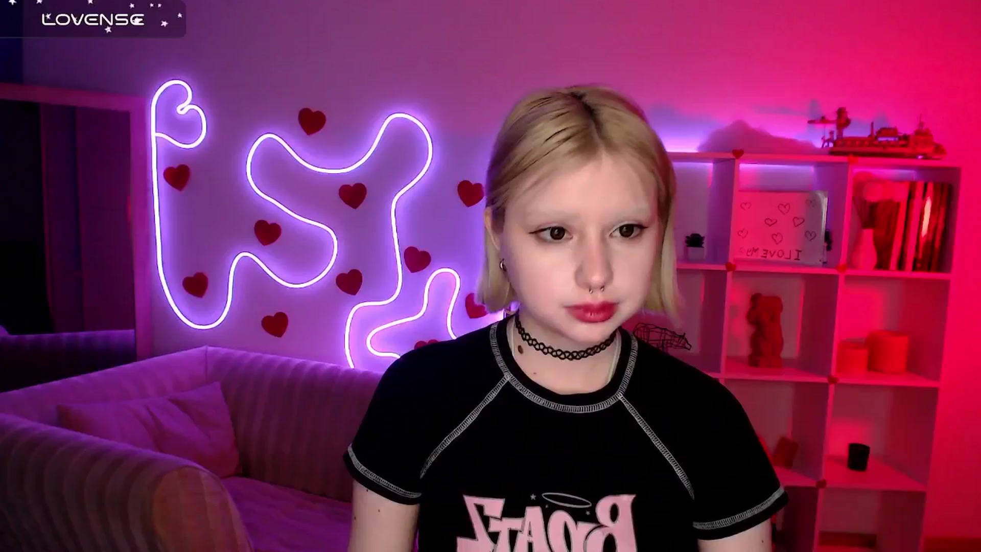 Gallery image thumbnail from Eva_Alver's myfreecams stream on, 03/10/2025, 22:35 image 18 of 20