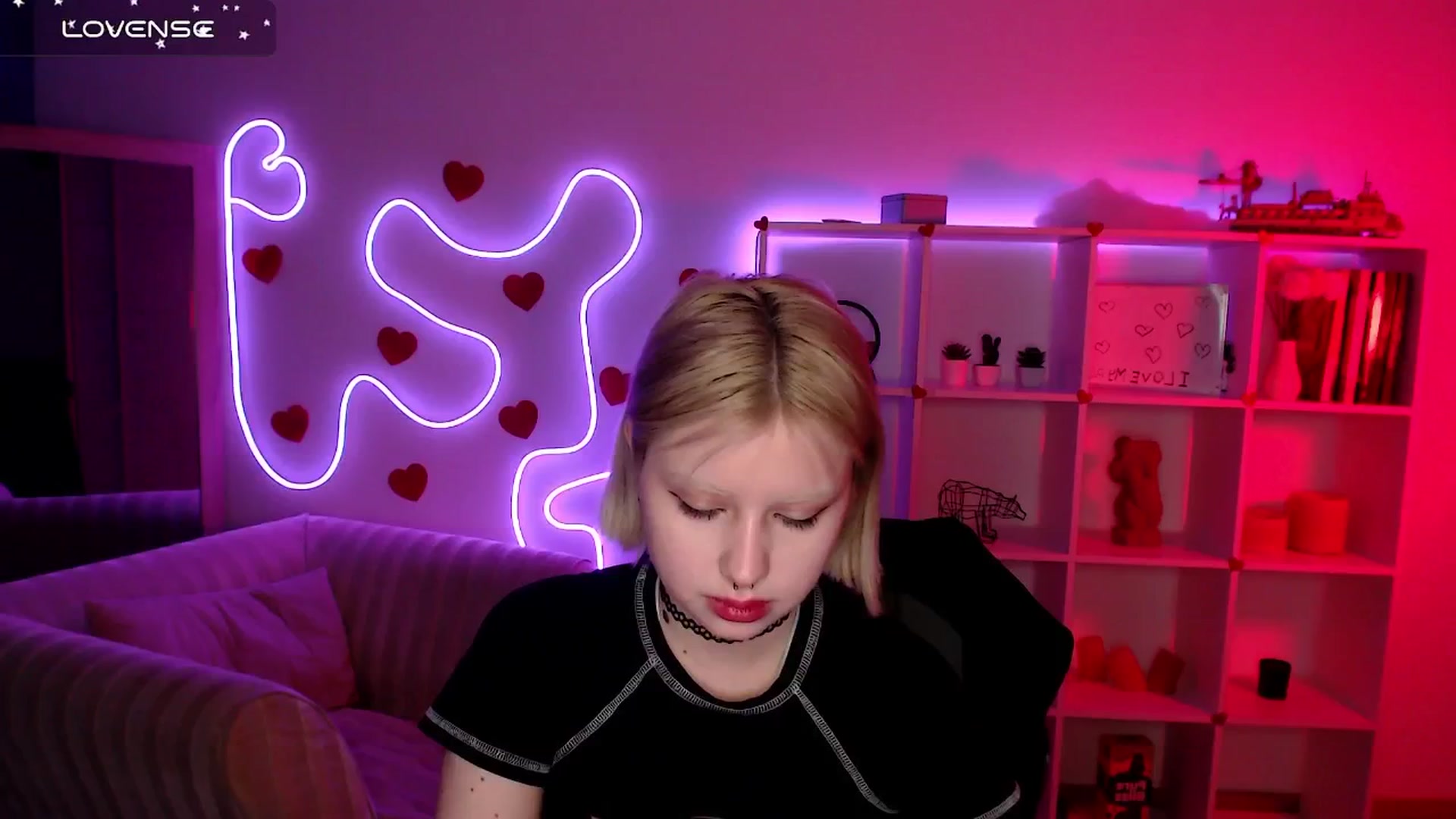 Gallery image thumbnail from Eva_Alver's myfreecams stream on, 03/10/2025, 22:35 image 4 of 20