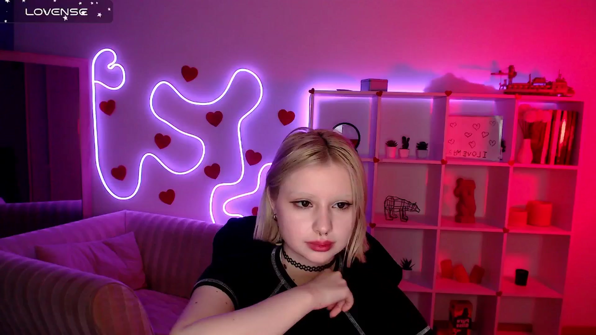 Gallery image thumbnail from Eva_Alver's myfreecams stream on, 03/10/2025, 23:32 image 18 of 20