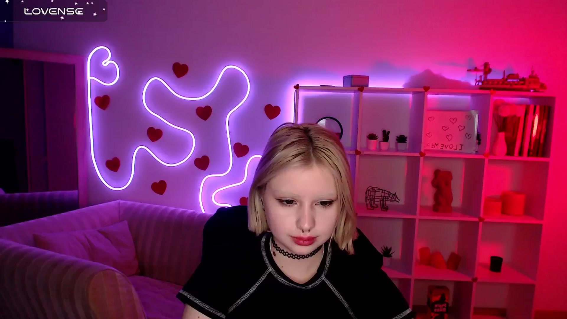 Gallery image thumbnail from Eva_Alver's myfreecams stream on, 03/10/2025, 23:32 image 17 of 20