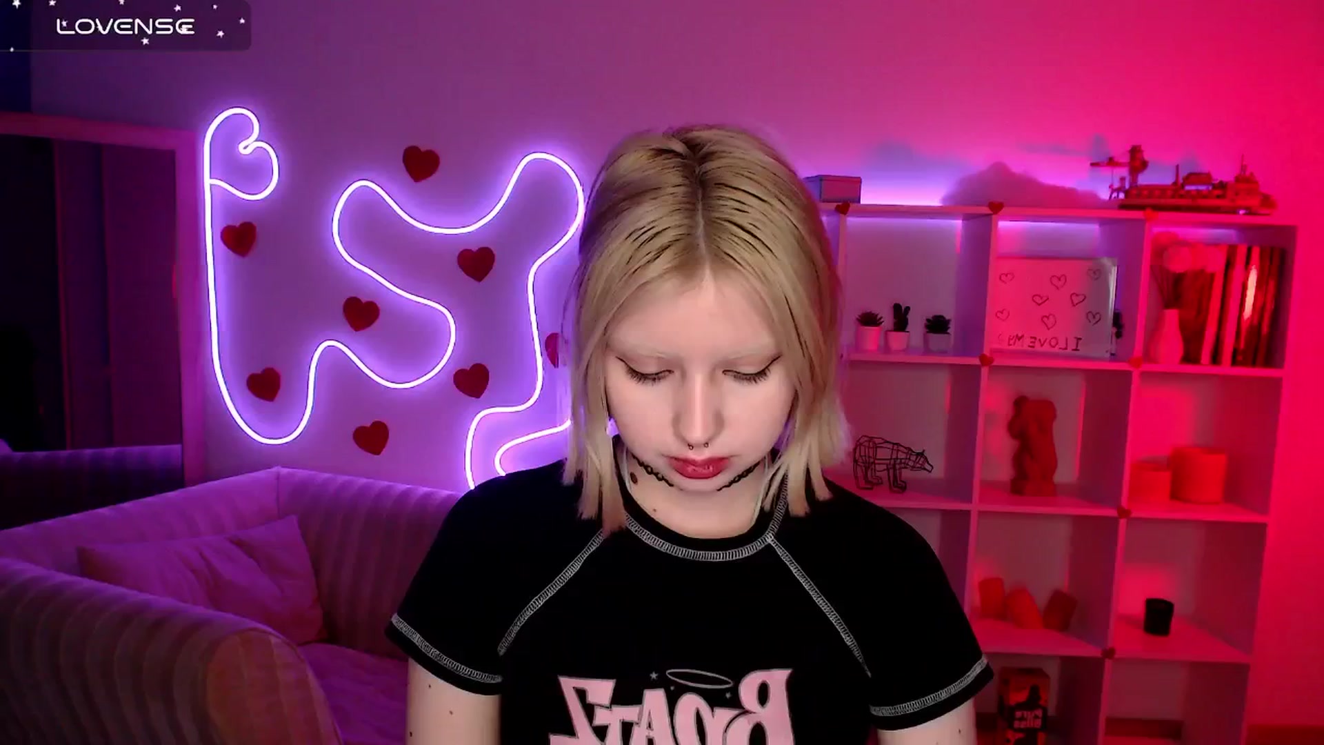 Gallery image thumbnail from Eva_Alver's myfreecams stream on, 03/10/2025, 23:32 image 2 of 20